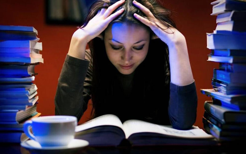 درس خواندن در شب بهتر است یا در روز؟ آشنایی با بهترین زمان برای مطالعه