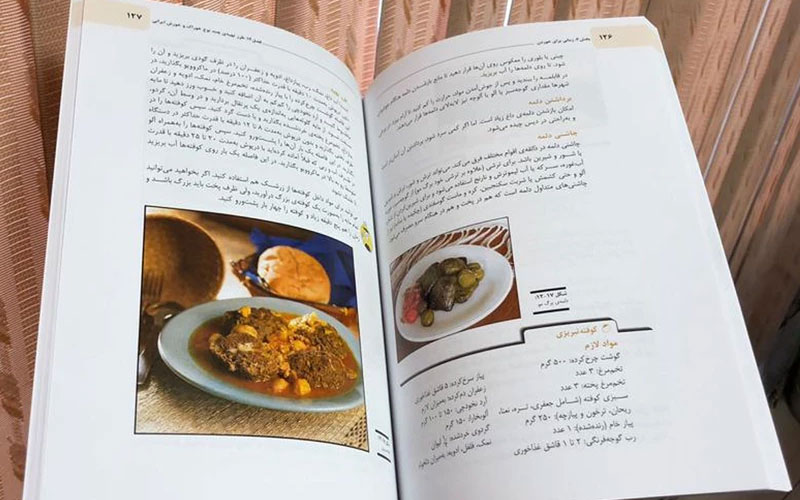 آشپزی ایرانی دامیز اثر ناصر زحمتکش و رضا باباخانلو