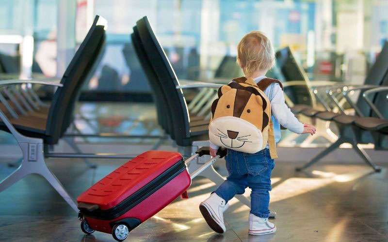 قوانین و محدودیت ایرلاین‌ها برای سفر هوایی نوزادان چگونه است؟ 