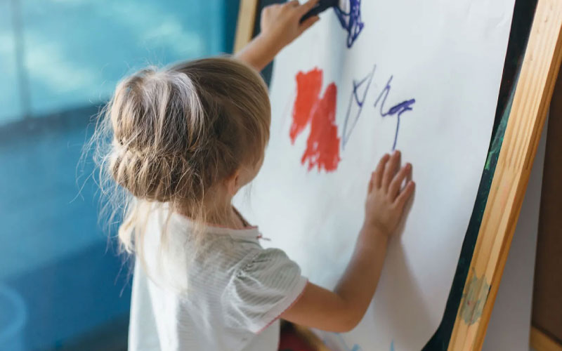 چگونه به کودکان نقاشی بیاموزیم: ۱۰ استراتژی سرگرم‌کننده و مؤثر